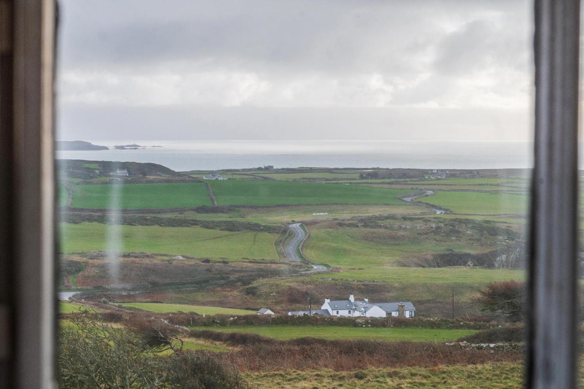 Tan Y Cytiau Villa Holyhead Room photo